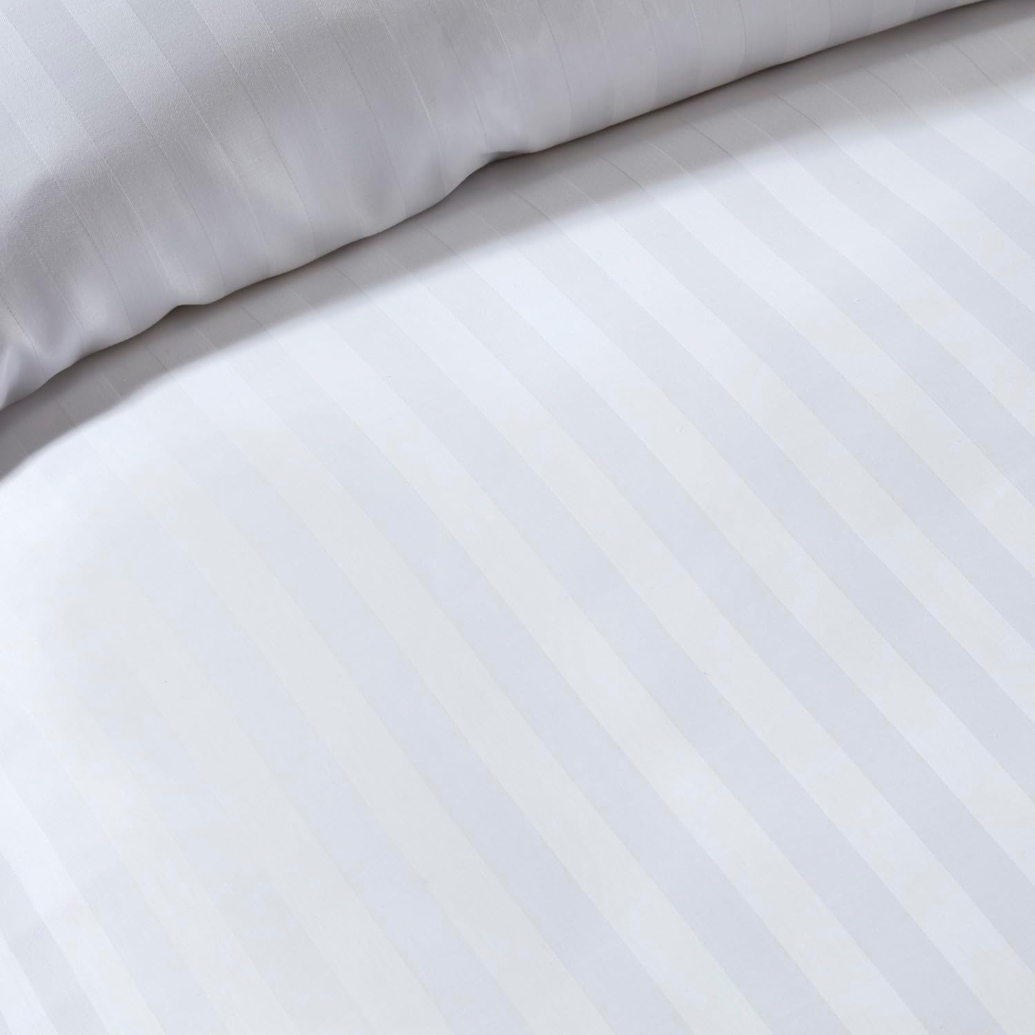 Duvet Cover Set White - Hotel Quality Ultra Soft Luxurious Wrinkle Resistant Satin Stripe Bed Duvets Cover Sets with 2 Pillowcases Super Soft Poly Cotton Blend (Double 180 Cm X 210 Cm) image number 2
